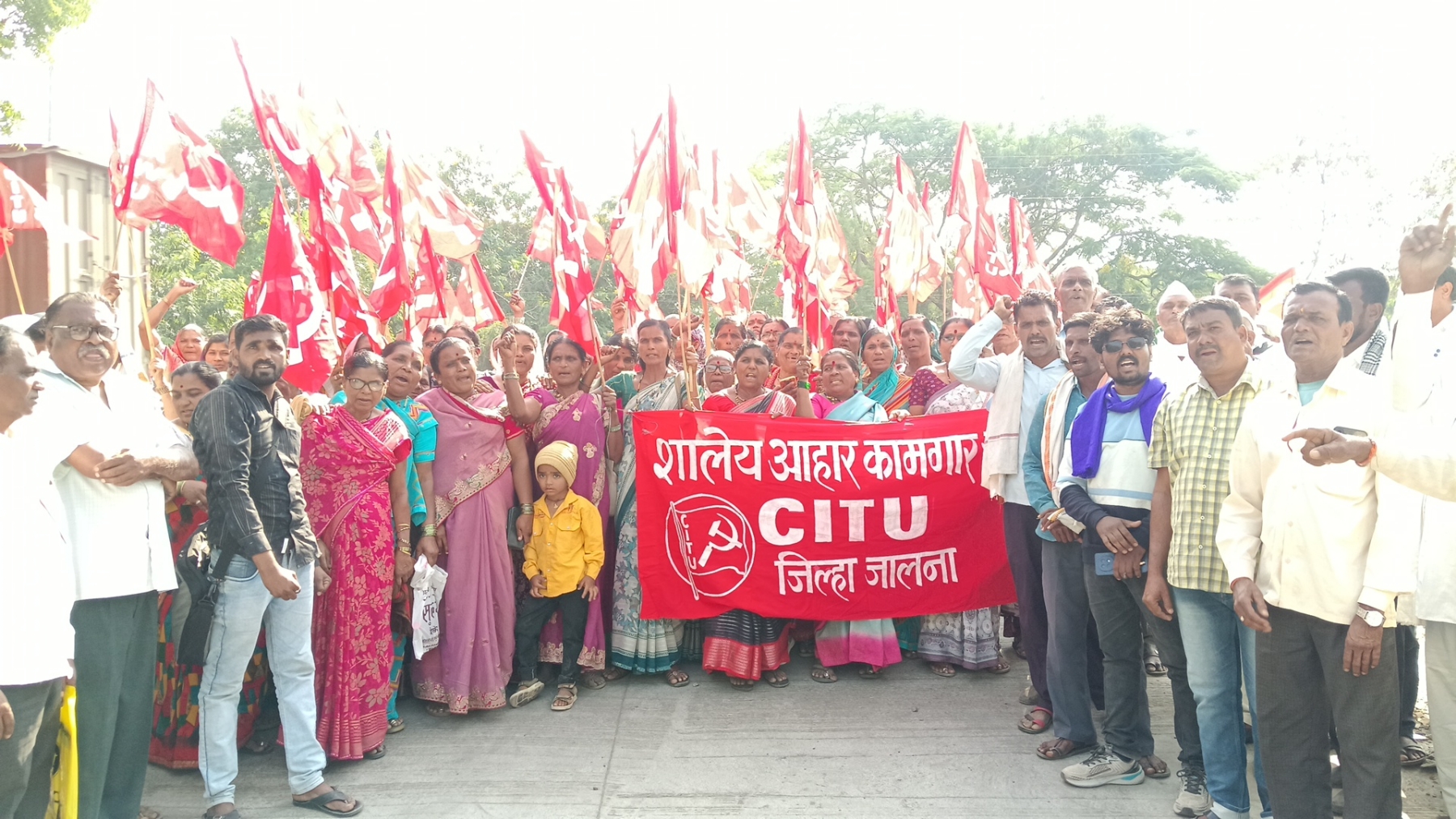 सेंट्रल किचनविरोधात महिला कामगारांचा एल्गार