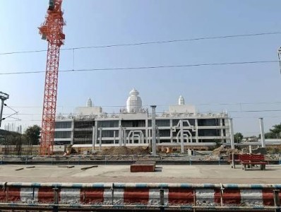 जालना रेल्वे स्टेशन ‘असून अडचण नसून खोळंबा’