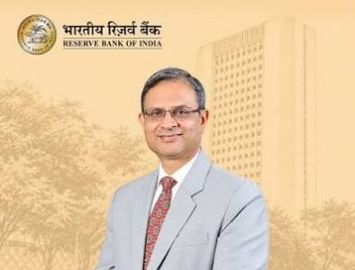 रिझर्व्ह बँकेच्या रेपो व्याजदरात वाढ, सामान्यांचे कंबरडे मोडणार