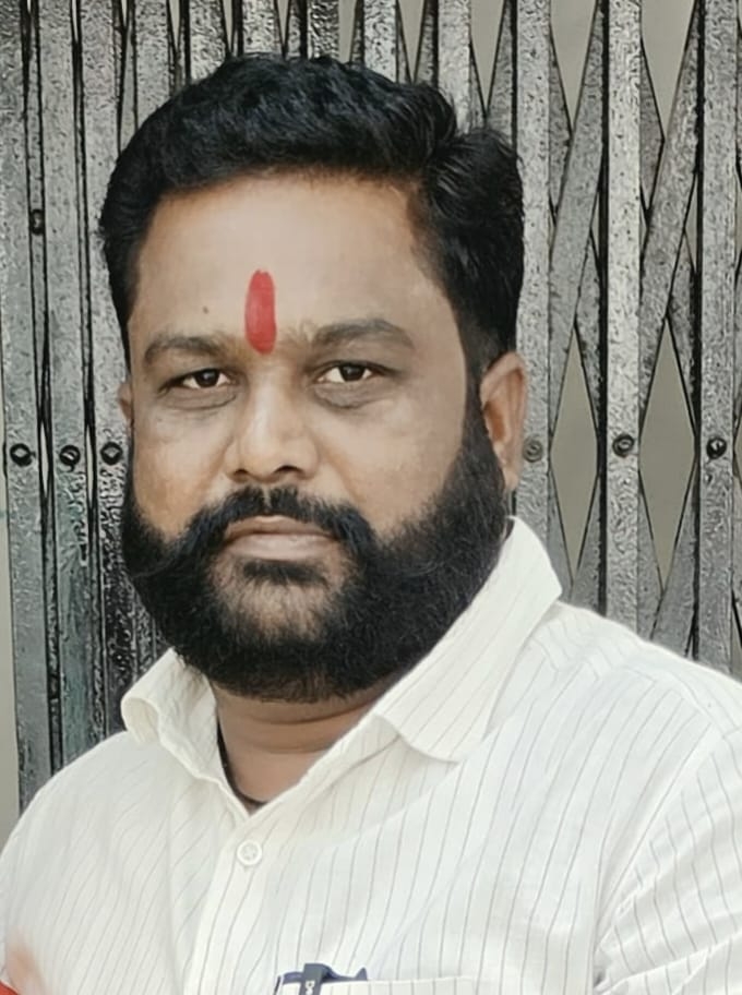 कार्यकर्ते आभारपत्र न देताच खाली हाताने निराश होऊन परतले.
