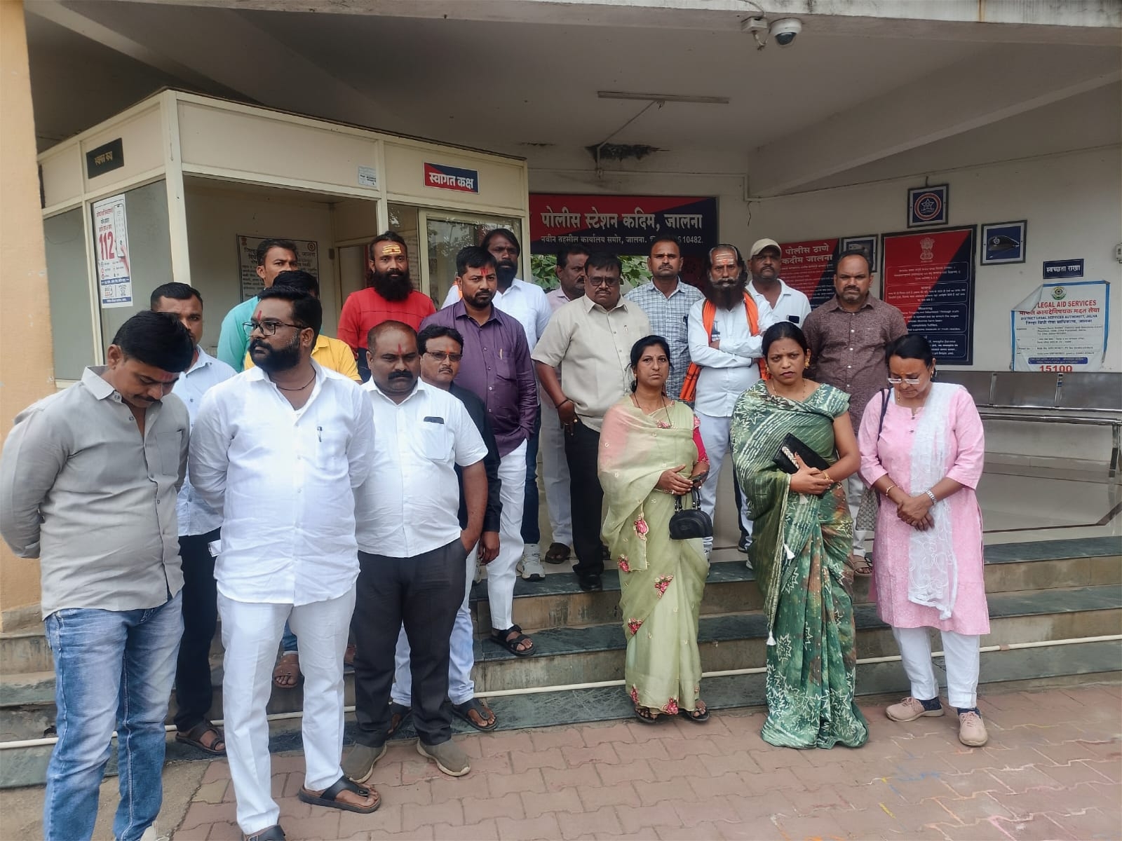 आंदोलकांनी नवनाथ वाघमारे यांच्या वक्तव्याचा निषेध करत संबंधित प्रकरणाची चौकशी करून कायदेशीर कारवाई करण्याची मागणी केली. 