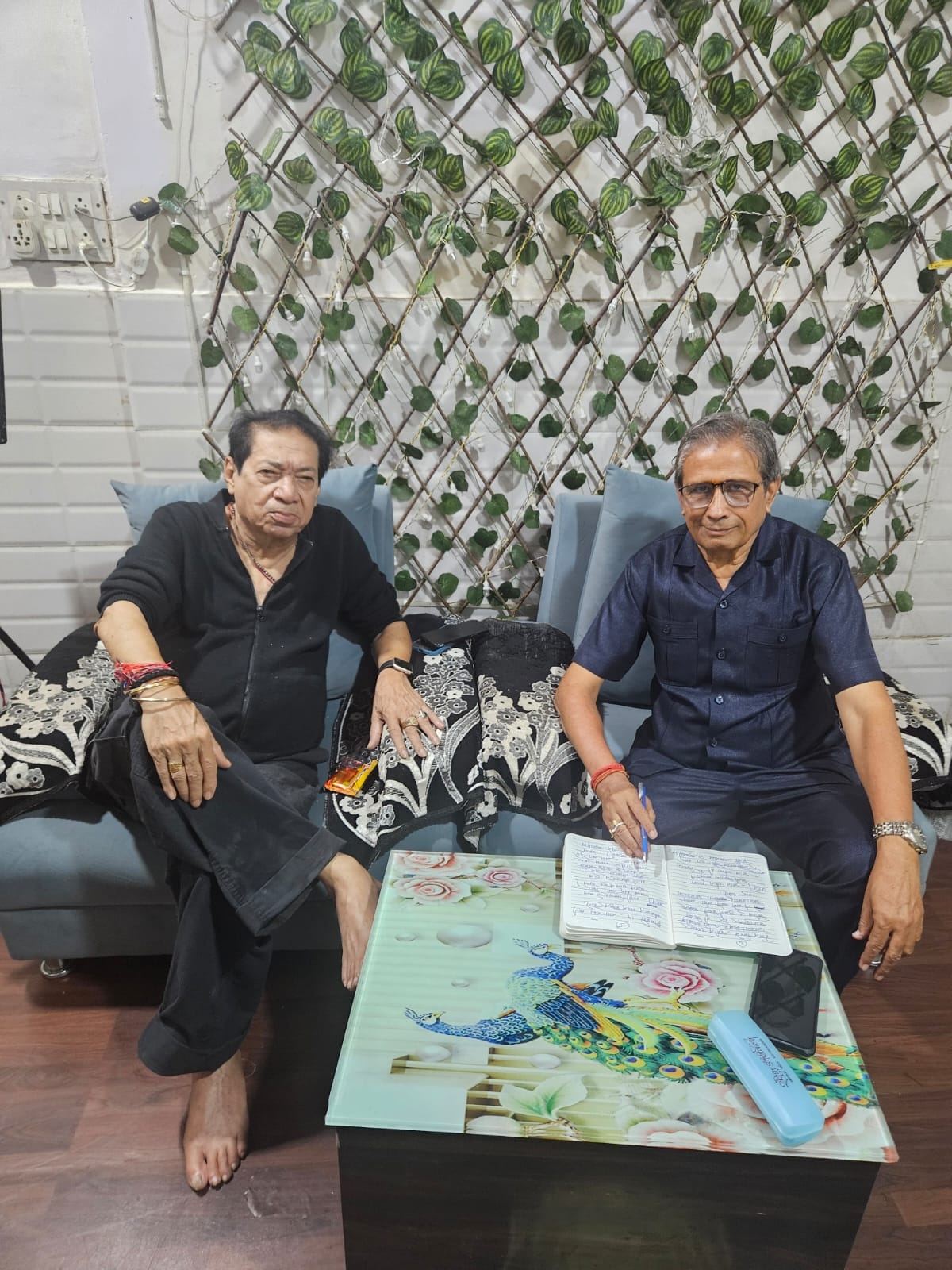 फक्त ग्लॅमरसाठी तरुण पिढीने चित्रपट सृष्टीत येऊ नये - चित्रपट निर्माते व लेखक दिलीप गुलाटी