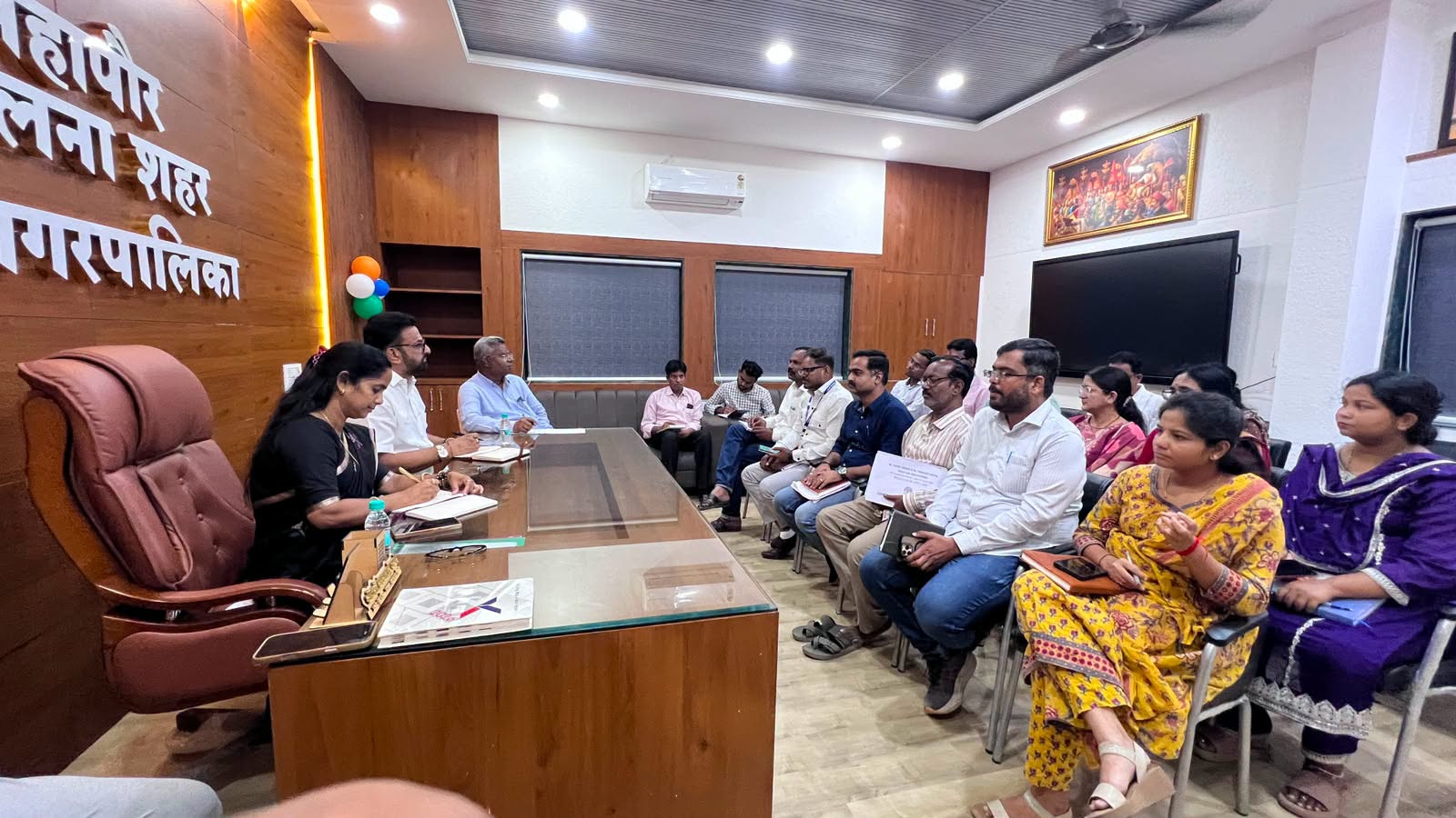 जालना महापालिकेकडून किंवा महापालिकेच्या नेहेमीच्या यंत्रणेकडून दर्जेदार सोयीसुविधा कशा काय मिळणार असा कळीचा मुद्दा आहे. जालना महापालिकेकडून किंवा महापालिकेच्या नेहेमीच्या यंत्रणेकडून दर्जेदार सोयीसुविधा कशा काय मिळणार असा कळीचा मुद्दा आहे.