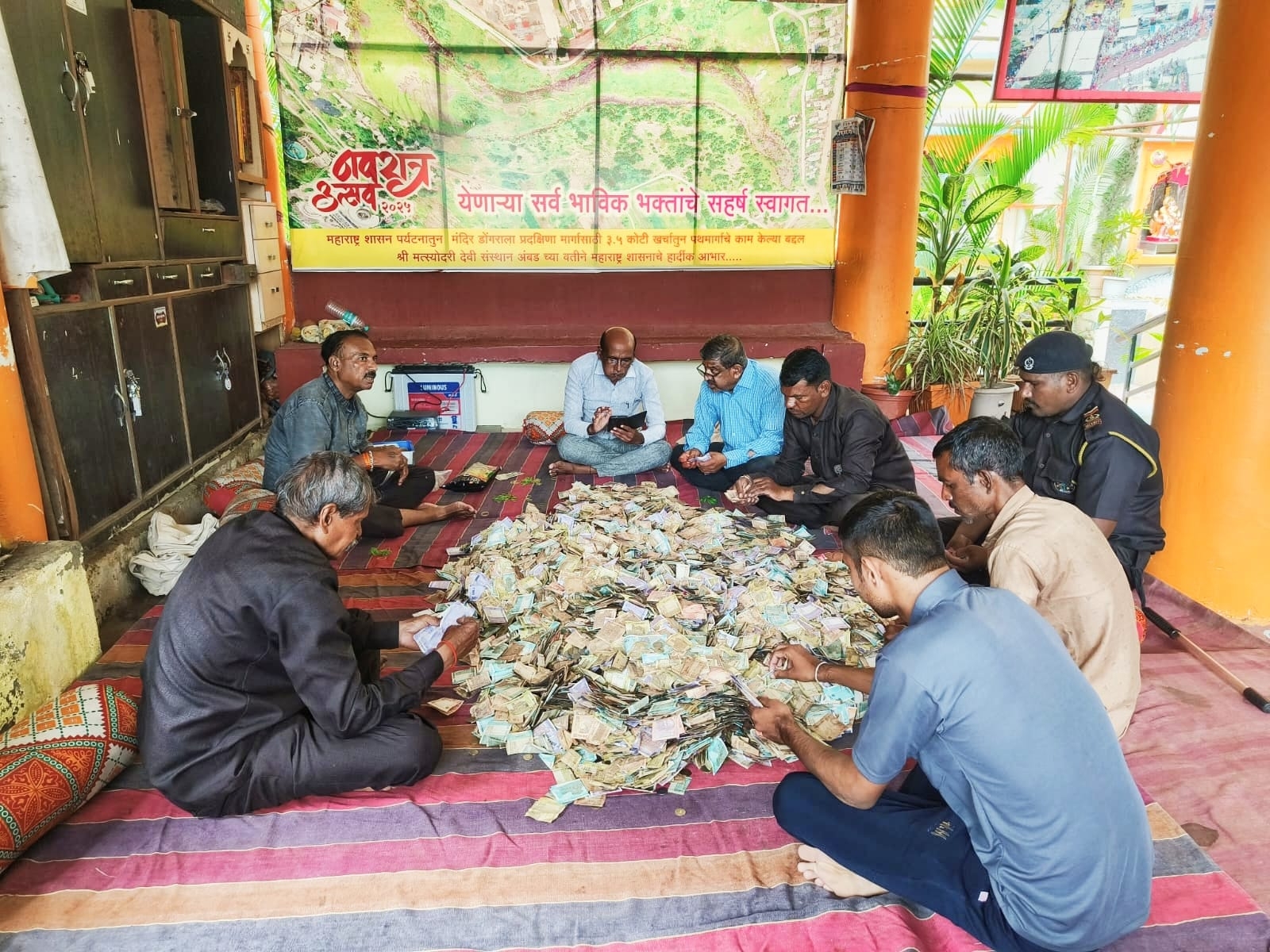 तहसीलदार सोमेश मोहिते यांच्या उपस्थितीत काल दि. १७ रोजी सकाळी १२ वाजता उघडण्यात आली. 