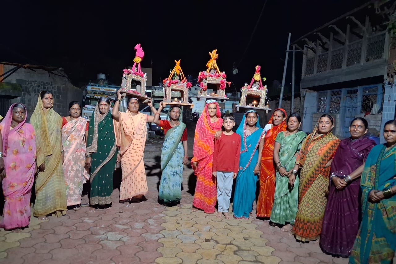 मराठवाडा, विदर्भातील खेडोपाडी ही लोकपरंपरा जोपासली जात आहे,हे विशेष....