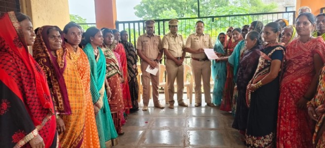 दारूमुक्तीसाठी शिरपूरच्या महिला रस्त्यावर