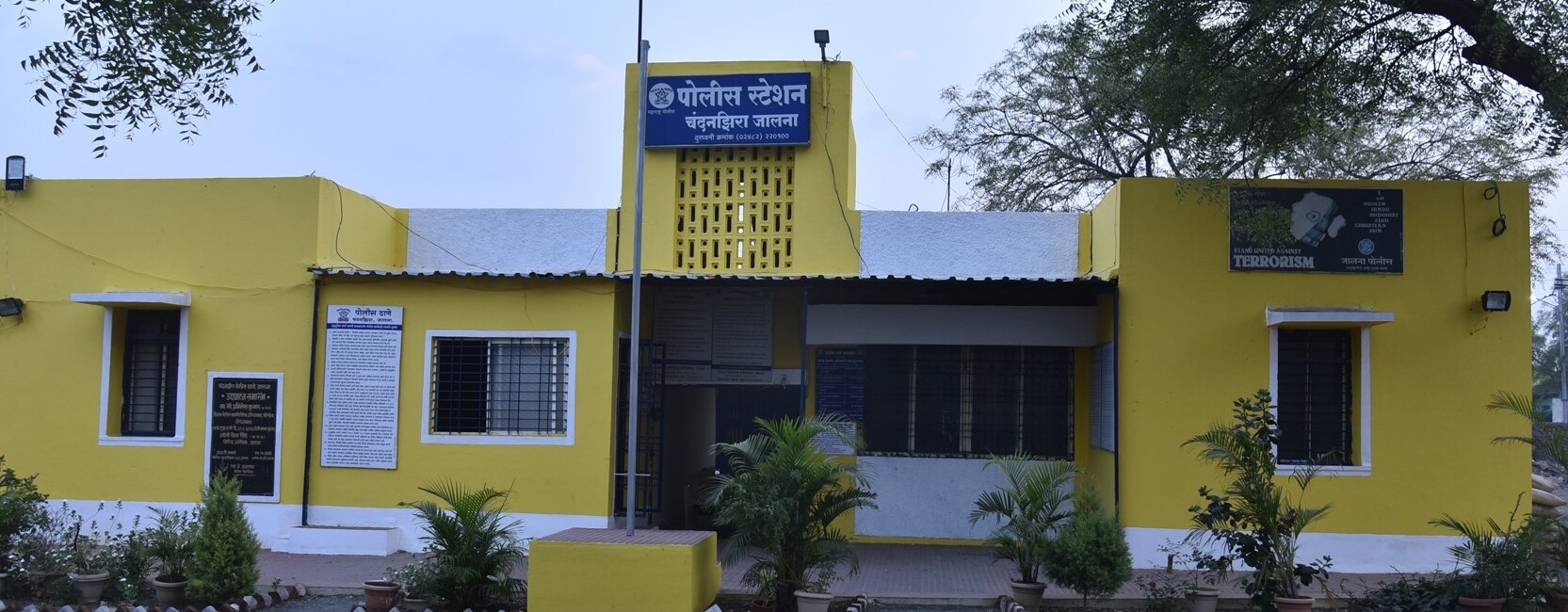 घटना मंगळवारी (ता. २५) रात्री साडेअकराच्या सुमारास घडली. 