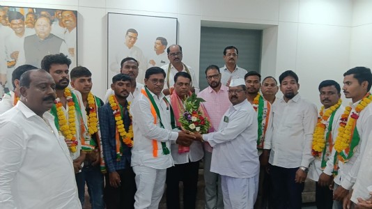 भाजप कार्यकर्त्यांचा कांग्रेस पक्षामध्ये प्रवेश