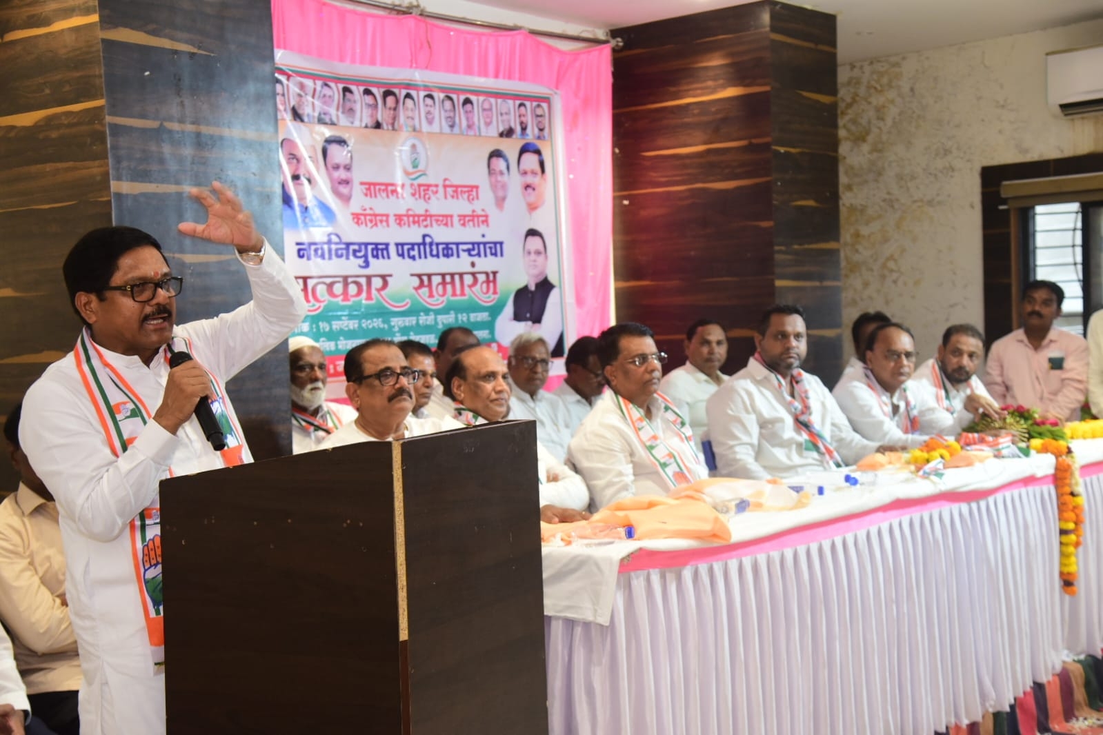 खासदार डॉ. कल्याणराव काळे यांनी महापालिकेवर जोरदार निशाणा साधला आहे. 