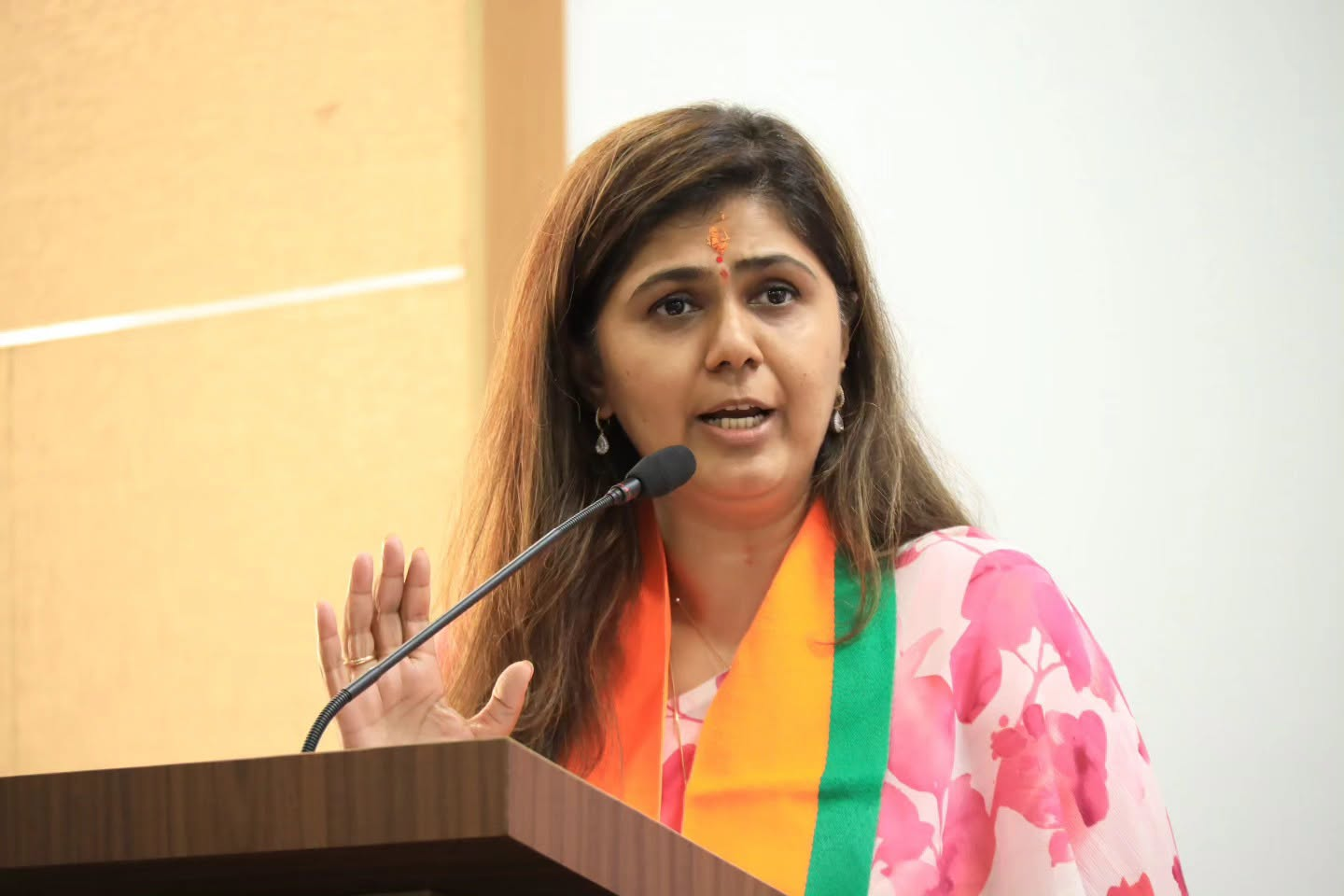 जालन्याचे पालकमंत्री बदला