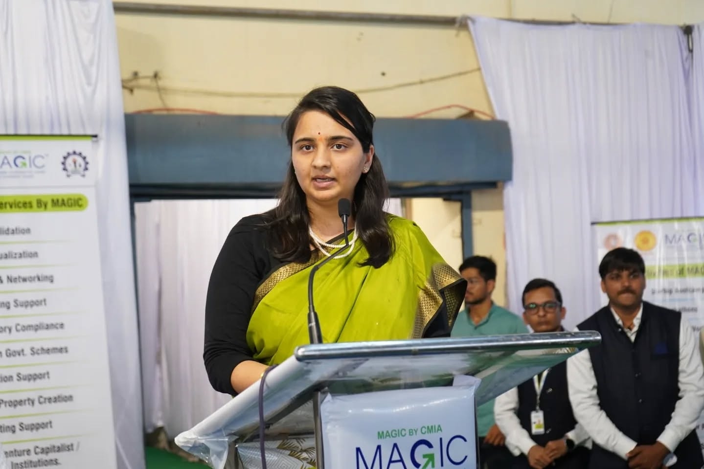 महिला कमर्शियल पायलट घडविण्यासाठी जिल्हाधिकारी आशिमा मित्तल यांचा पुढाकार