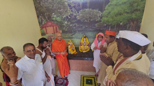 आनंदगडावर क्रांतीवीर टंट्या मामा भिल्ल यांच्या पुतळ्याचे आणि मतांग ऋषींच्या मूर्तीचे अनावरण