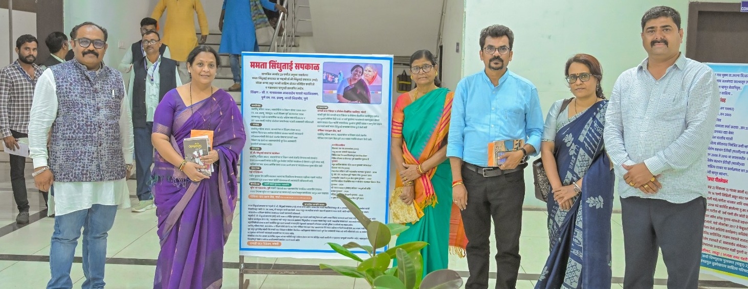 कसा धरू मी नेम तुझ्यावर, अजून आहे प्रेम तुझ्यावर.....अक्षरवैभव साहित्य संमेलनातील गझल मुशायऱ्याने रंगली साहित्यिक संध्या