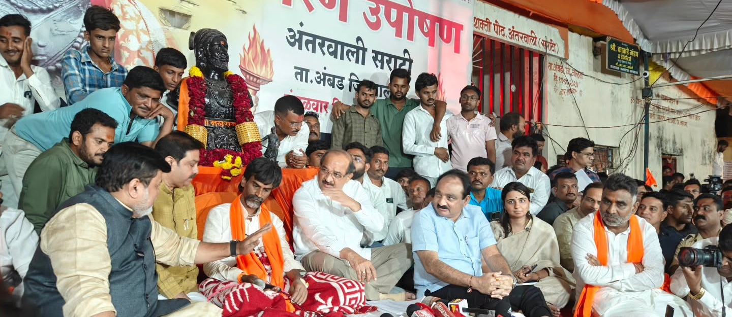 जालनाः शिष्टमंडळाची शिष्टाई निष्फळ, जरांगे उपोषणावर ठाम