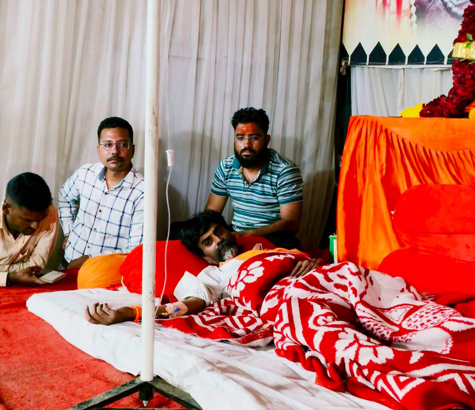 मनोज जरांगे पाटील यांच्यावर मध्यरात्री सलाईनद्वारे उपचार