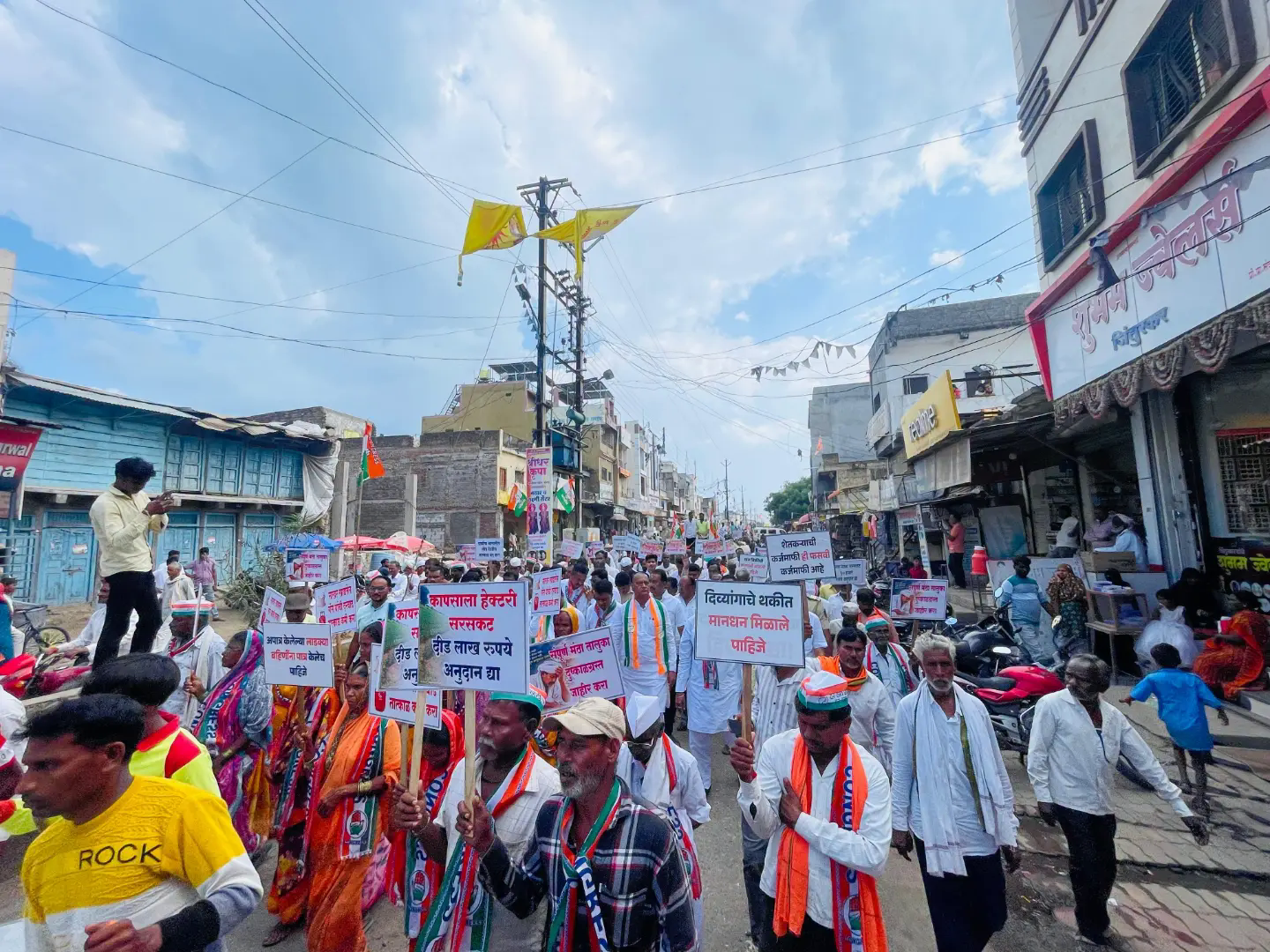 शेतकऱ्यांचा हा एल्गार पाहता प्रशासकीय यंत्रणेची चांगलीच तारांबळ उडाली.