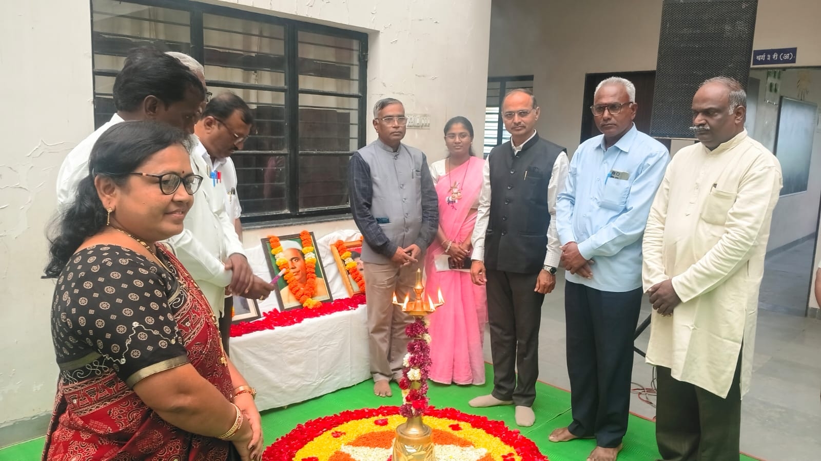 हरवलेले संवेदनशील मन शोधण्याचेकार्य साहित्याने करावे..